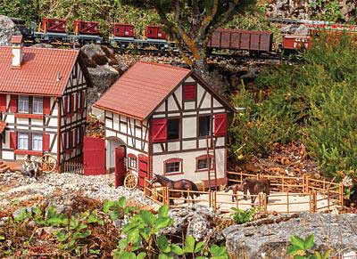 Stables -- Kit - 13-3/16 x 12-13/16 x 14-1/2"  33.5 x 32.5 x 36.8cm