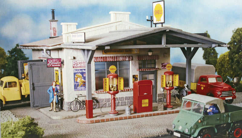 1950s-Style Gas Station -- Kit - 15-3/16 x 23-3/16 x 11"  38.5 x 59 x 28cm