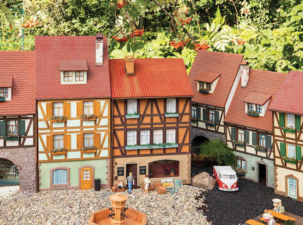 Half-Timbered House with Shop Background/Relief Building -- Kit - 11-13/16 x 6-5/16 x 19-11/16"  30 x 16 x 50cm