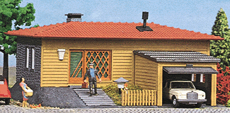 Bungalow w/wooden facade