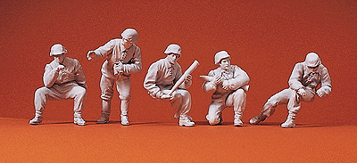 Military - Former German Army WWII - Unpainted Figures -- Gun Crew pkg(5) for PAK 40 (#590-16535 sold separately)