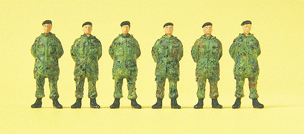 Military - Modern German Army (BW) - Figures -- Soldiers Standing w/Beret - Coat & Battledress Camouflage