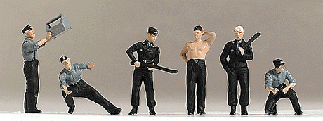 Military - Former German Army WWII - Painted Figure Sets -- Panzer (Tank) Crew Making Repairs