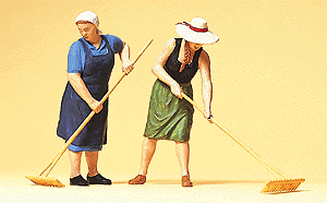 Painted Figure Sets #1 Gauge (1/32 or 3/8" Scale) -- Farm Wives w/Rakes