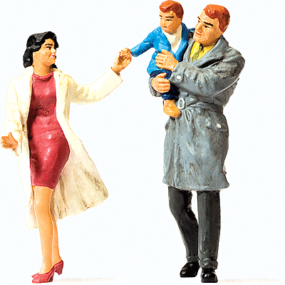 Pedestrians -- Couple with Child, pkg(3)
