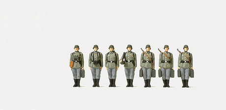 Former German Army WWII Figures -- Infantry Riflemen w/Mortar Lined Up pkg(7) w/Accessories, Unpainted