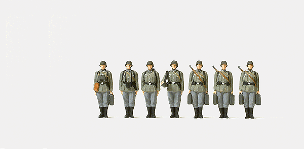 Former German Army WWII Figures -- Infantry Riflemen w/Mortar Lined Up pkg(7) w/Accessories, Unpainted