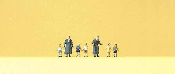 Pedestrians -- Protestant Sisters w/Children pkg(7)