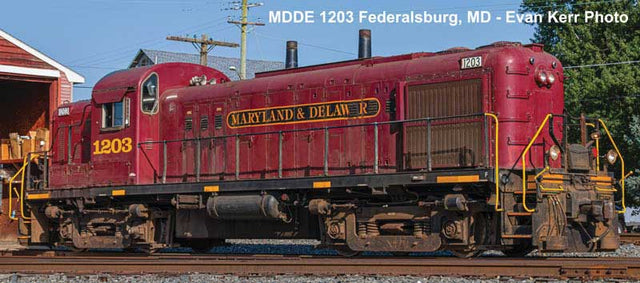 Juniata RS3M Rebuild - Standard DC -- Maryland & Delaware #1203 (maroon, black, yellow)