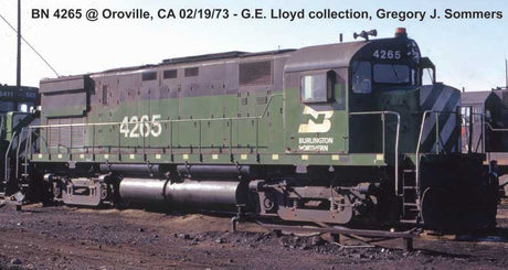 Alco C425 Low Nose - LokSound V5 Sound and DCC -- Burlington Northern #4262 (Cascade Green, black, white)