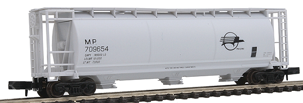 3-Bay Cylindrical Covered Hopper -- Missouri Pacific (light gray)