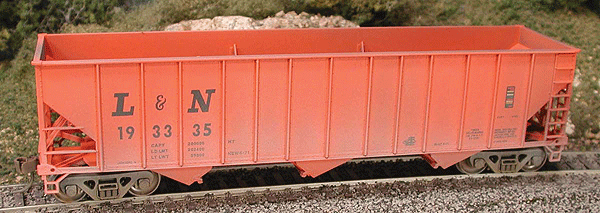 100-Ton Triple Hopper Assembled & Weathered -- Louisville & Nashville #193250 (orange, black)