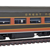CC&F 52-Seat Dayniter Leg-Rest Coach w/Skirts - Ready to Run - Super Continent -- Northern Pacific #578 (Loewy 2-Tone Green)