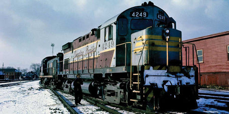 MLW C424 - Standard DC -- Canadian Pacific #4244 (DRS-24c, maroon, gray, Script Lettering)