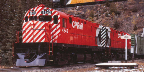 MLW C424 - Standard DC -- Canadian Pacific #4242 (DRS-24c, Action Red, white, black, 5" Stripes)
