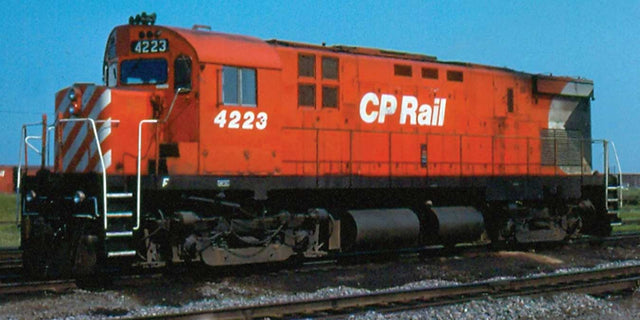 MLW C424 - Standard DC -- Canadian Pacific #4209 (DRS-24b, Action Red, white, black, 8" Stripes)