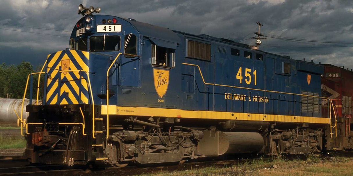 Alco C424m - Standard DC -- Delaware & Hudson #453 (blue, yellow)