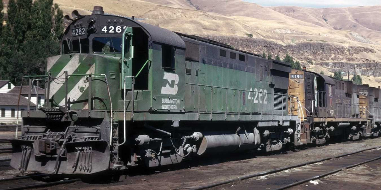 Alco C425 Low Nose - Standard DC -- Burlington Northern #4262 (Cascade Green, black, white)