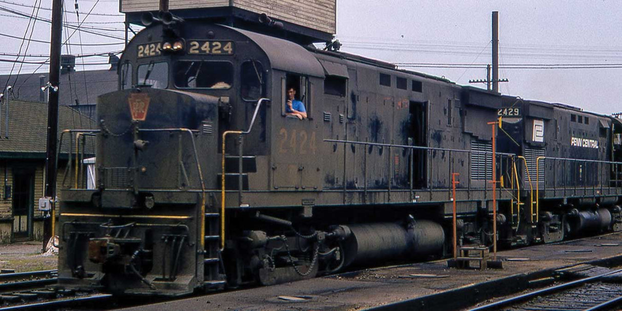Alco C425 Low Nose - Standard DC -- Pennsylvania Railroad #2443 (Brunswick Green, Small Keystone)
