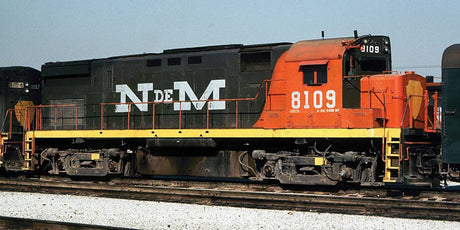 Alco C424 - ESU LokSound and DCC -- Nacoinales de Mexico #8108 (early, green, orange, yellow, silver)