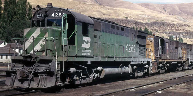 Alco C425 Low Nose - ESU LokSound and DCC -- Burlington Northern #4254 (Cascade Green, black, white)
