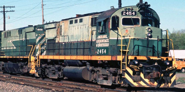 Alco C425 Low Nose - ESU LokSound and DCC -- Mohawk, Adirondack & Northern #2453 (Ex-BCOL, Two-Tone Green, yellow)