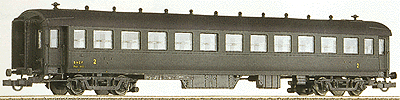 2nd Class Coach Era IV -- SNCF (gray roof, yellow lettering)