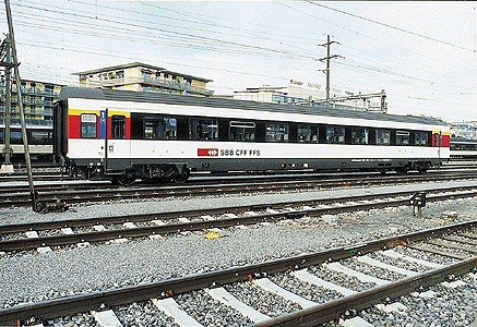 1st Class EW IV Coach Swiss Federal Railways -- SBB Era V (1:93.5)