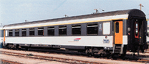 1st Class Coach Era IV-V -- SNCF Vu (Corail paint scheme)