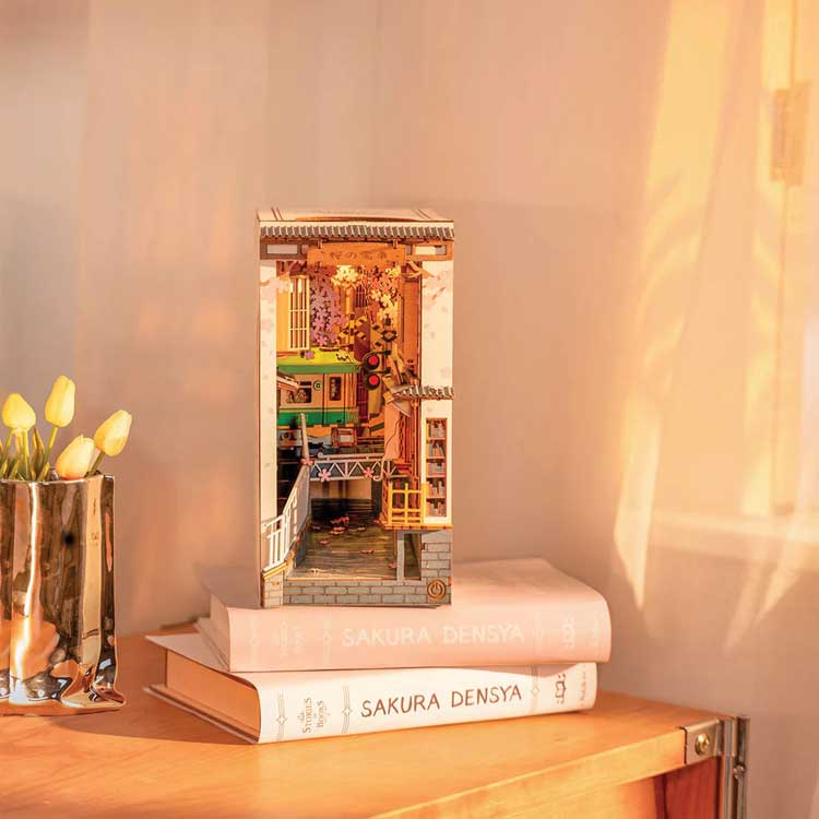 Sakura Densya Tram Book Nook Shelf Insert - Kit -- 3D Puzzle-4