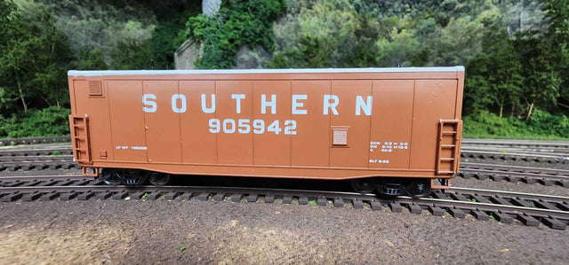Radio Car - Decorated 3D Resin Kit -- Southern Railway #905942 (Boxcar Red, Billboard Lettering)