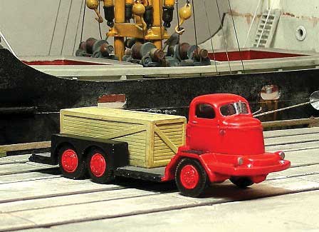 1946 Murty Bros. Truck Engineering Low Bed Rigger's Dock Truck - Resin Kit -- Undecorated