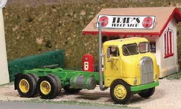 1951-55 White Freightliner Bubblenose Long Wheelbase 2-Axle Day-Cab - Resin Ki -- Unpainted