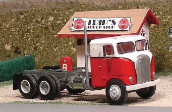 1951-55 White Freightliner Bubblenose Long Wheelbase 2-Axle Sleeper-Cab - Kit -- Unpainted