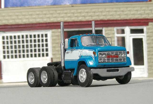1966-1977 GMC 9500 Tandem-Axle Tractor w/Low Cab & Short Hood - Resin Kit -- Undecorated