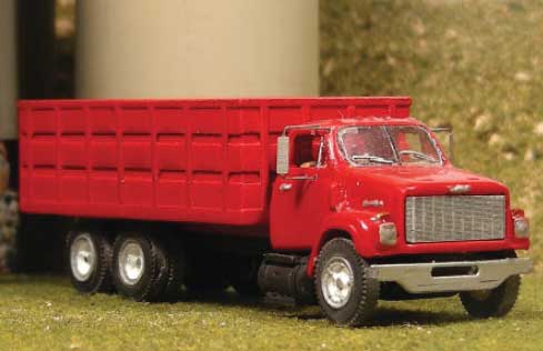 1987-1989 GMC Slope-Hood Brigadier Tandem Grain Truck - Resin Kit -- Unpainted Resin Castings