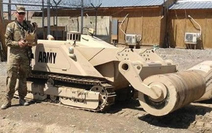 British Army Vehicles - Resin Kit -- M160 Tracked Robotic Mine Roller Auger (beige)-1