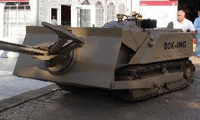 British Army Vehicles - Resin Kit -- M160 Tracked Robotic Mine Gripper (beige)-1