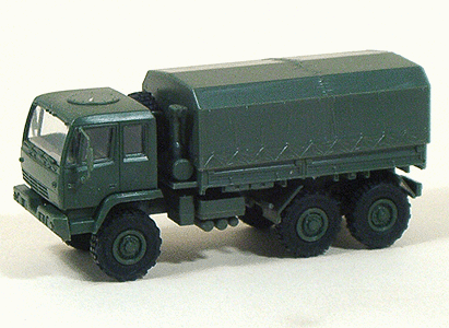 Military - US/NATO - Medium Tactical Vehicles (Assembled Plastic) -- M1083 5-Ton Dual Rear-Axle Flatbed Truck with Cover