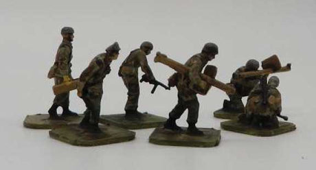 German Pz Abwehr Trupp - Defense Squad Figures -- Unpainted