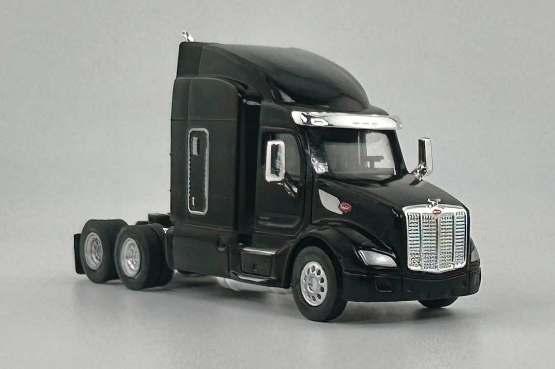 Peterbilt 579 Sleeper-Cab Semi Tractor - Assembled -- Black
