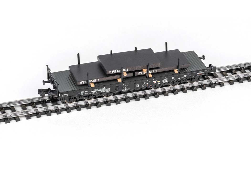 Type Sa 705 Heavy-Duty Flatcar with Steel Load - Ready to Run - Minitrix -- German Federal Railway (Era IV, black)-1