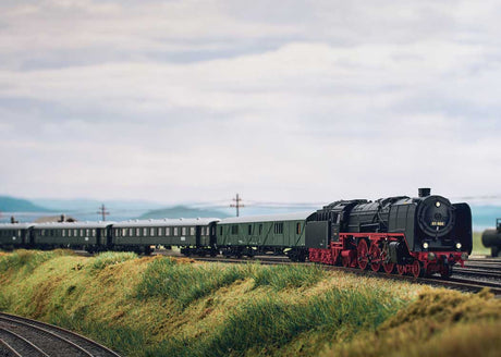Class 01 4-6-2 - Sound and DCC-SX - Minitrix -- Nördlingen Bavarian Railroad Museum BEM (Era VI, black, red)-2
