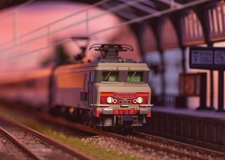 Class CC 6500 Electric - Sound and DCC - Minitrix -- French State Railways SNCF (Era IV 1970, gray, red, orange)-4