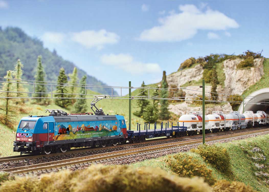 Bombardier Traxx F 140 AC 2 Class 185.2 Electric - Sound and DCC - Minitrix -- German Railroad DB AG #185 367-0 Gunni Guterzug  (Era VI, blue, red)-3