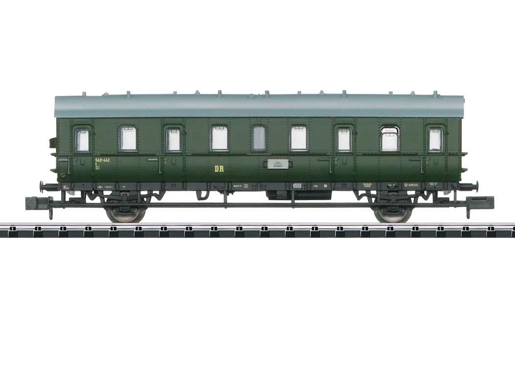 2 Type DR B 541 & Btr-541 Commuter Set - Ready to Run - Minitrix -- German State Railroad DR (Era III 1964, green, gray)-1