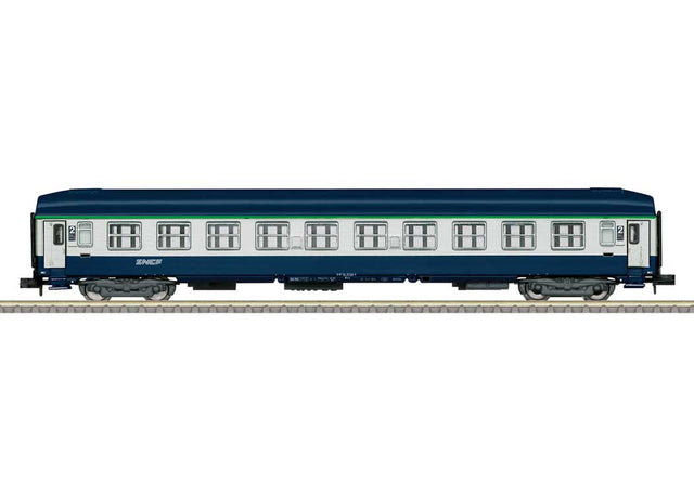 Type B9c9x 2nd Class Coach - Ready to Run - Minitrix -- French State Railroad SNCF (Era V, white, blue, green)