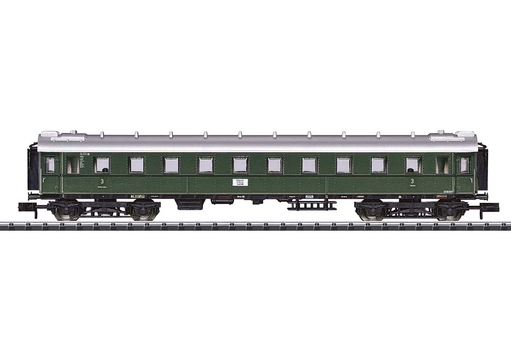 Type C4u-28  3rd Class D 96 Coach - Ready to Run - Minitrix -- German Federal Railroad DB (Era III 1952, green, gray)