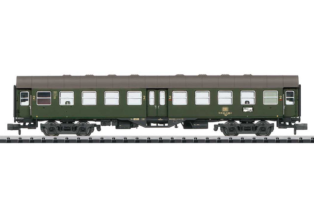 Type Byg 514 2nd Class Rebuild Coach - Ready to Run - Minitrix -- German Federal Railroad DB (Era IV 1976, green, gray)