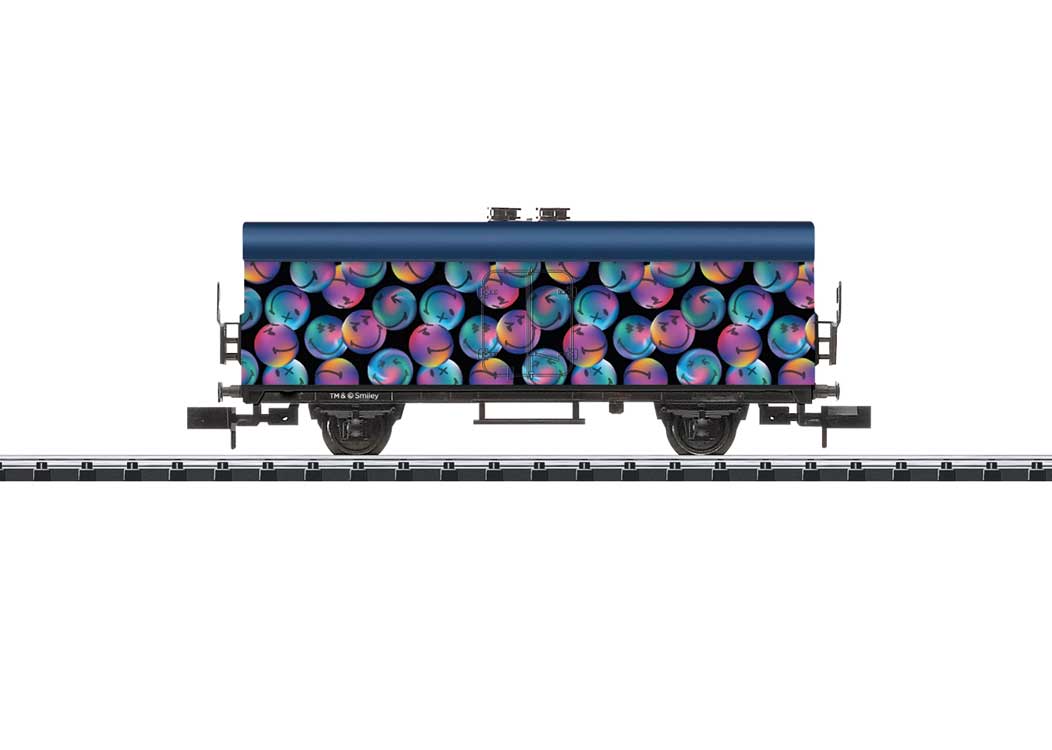 2-Axle Reefer w/Smooth Sides - Ready to Run - Minitrix -- 2025 SmileyWorld(R) Car (purple, blue, black smiley graphics)